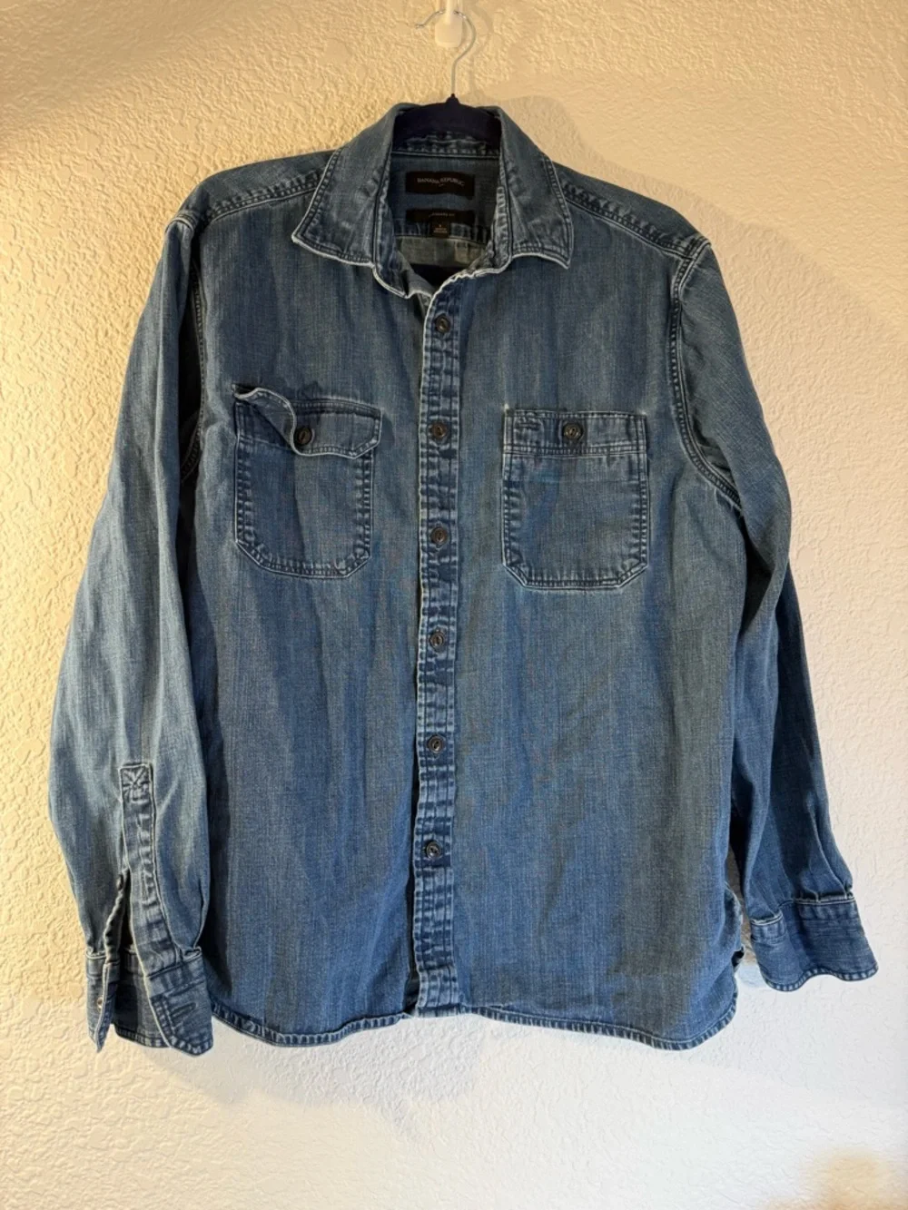 Banana Republic Heritage‎ Vintage Denim Shirt Men's Large 23.5” 100% Cotton Blue